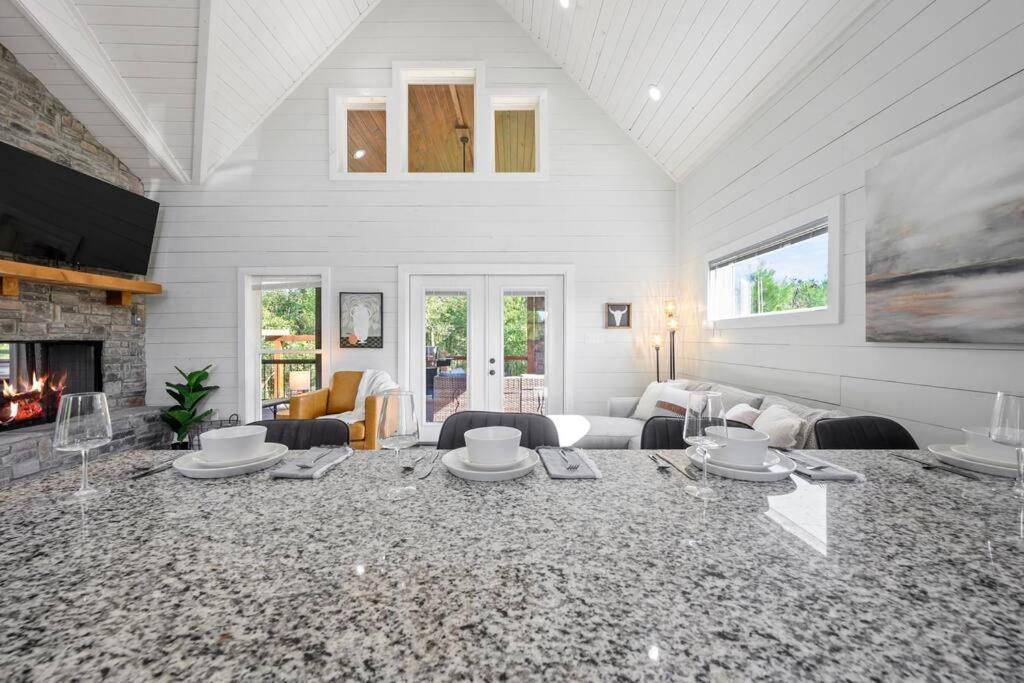 Under The Stars - Secluded, Hot Tub, Firepit, Games Villa Broken Bow Eksteriør billede
