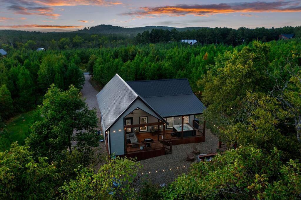 Under The Stars - Secluded, Hot Tub, Firepit, Games Villa Broken Bow Eksteriør billede
